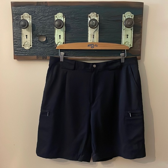 lzod XFG Black Golf Cargo Short Size 36 - Picture 3 of 13